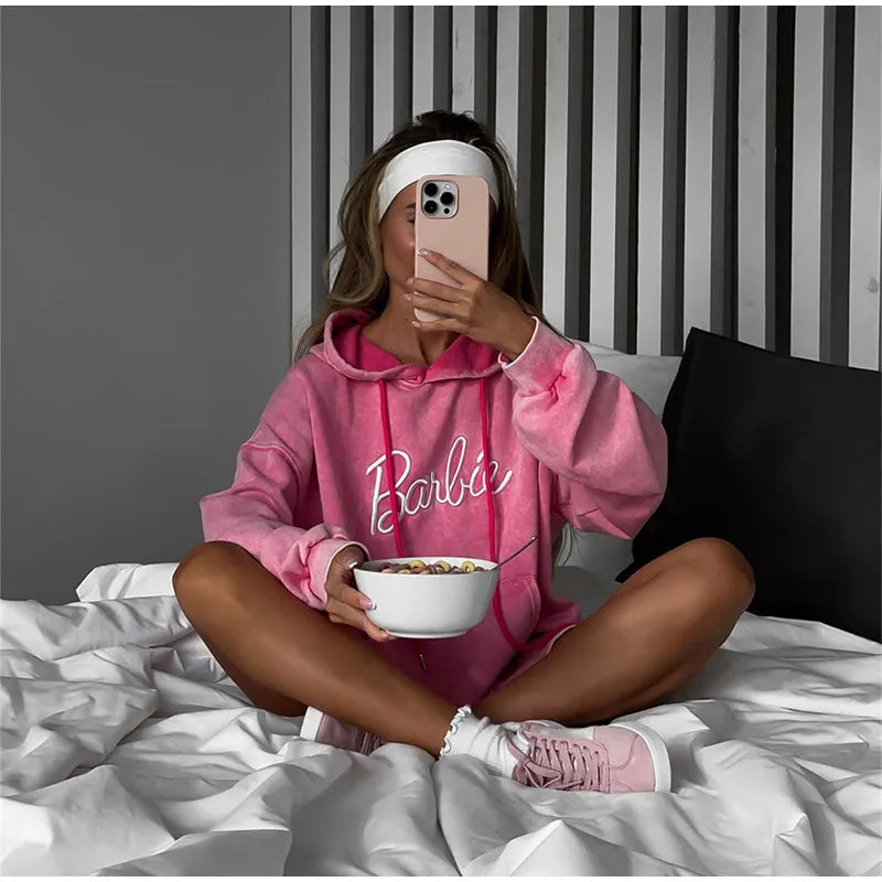 HotBarbie® | Tvättad tröja med broderad bokstav - Dossify