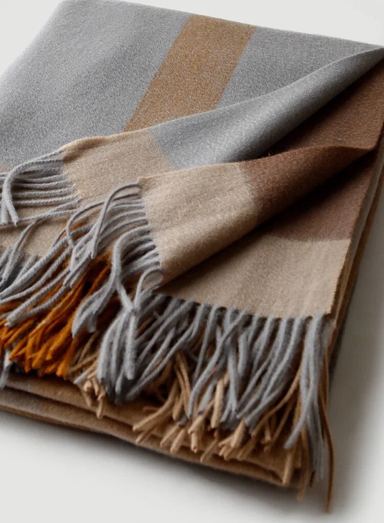 Lyxig Lammullsfilt med Fransar – Perfekt för Hem, Resor & Mysiga Stunder - Dossify