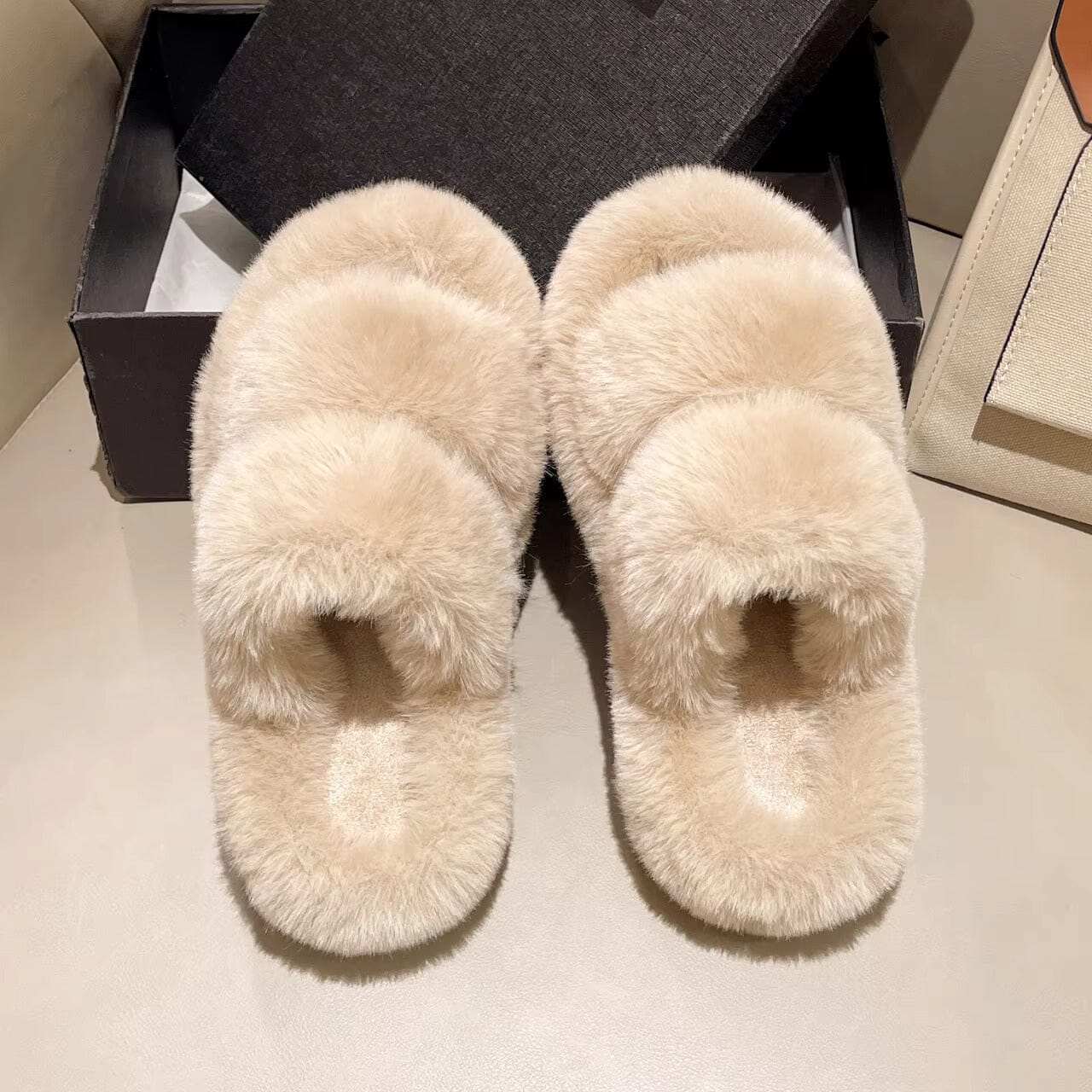 Winter Fluffy Slippers - Fluffiga varma tofflor med sula, Mysiga Tofflor för Vinterkvällar - Dossify