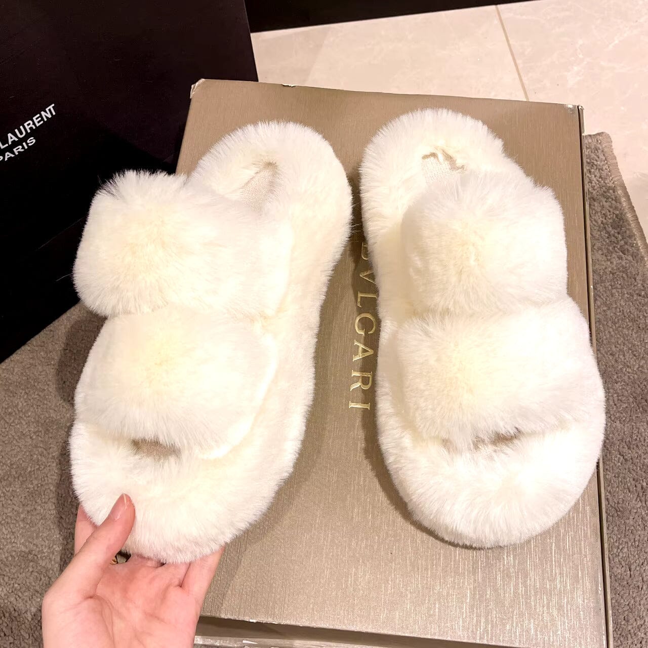 Winter Fluffy Slippers - Fluffiga varma tofflor med sula, Mysiga Tofflor för Vinterkvällar - Dossify