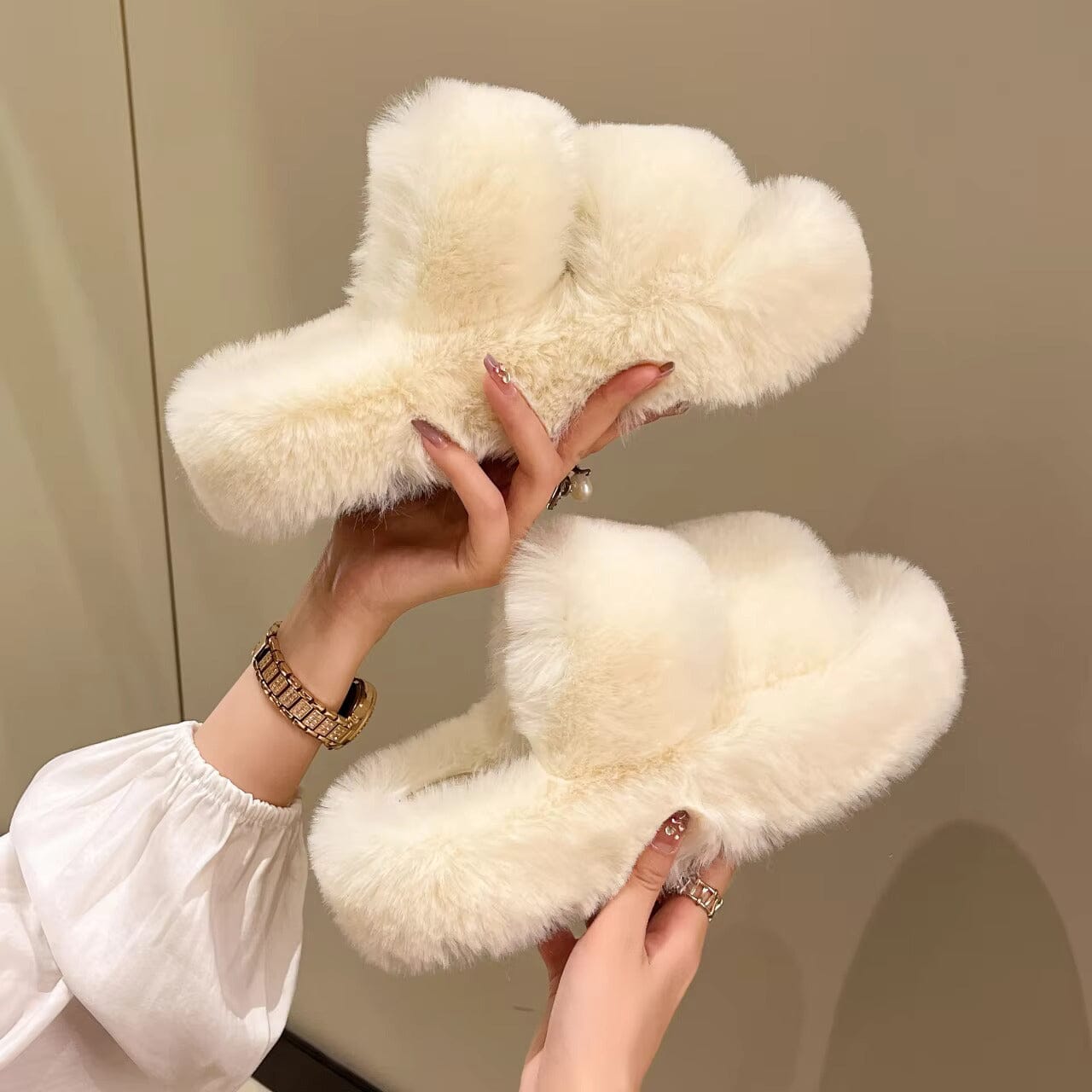 Winter Fluffy Slippers - Fluffiga varma tofflor med sula, Mysiga Tofflor för Vinterkvällar - Dossify
