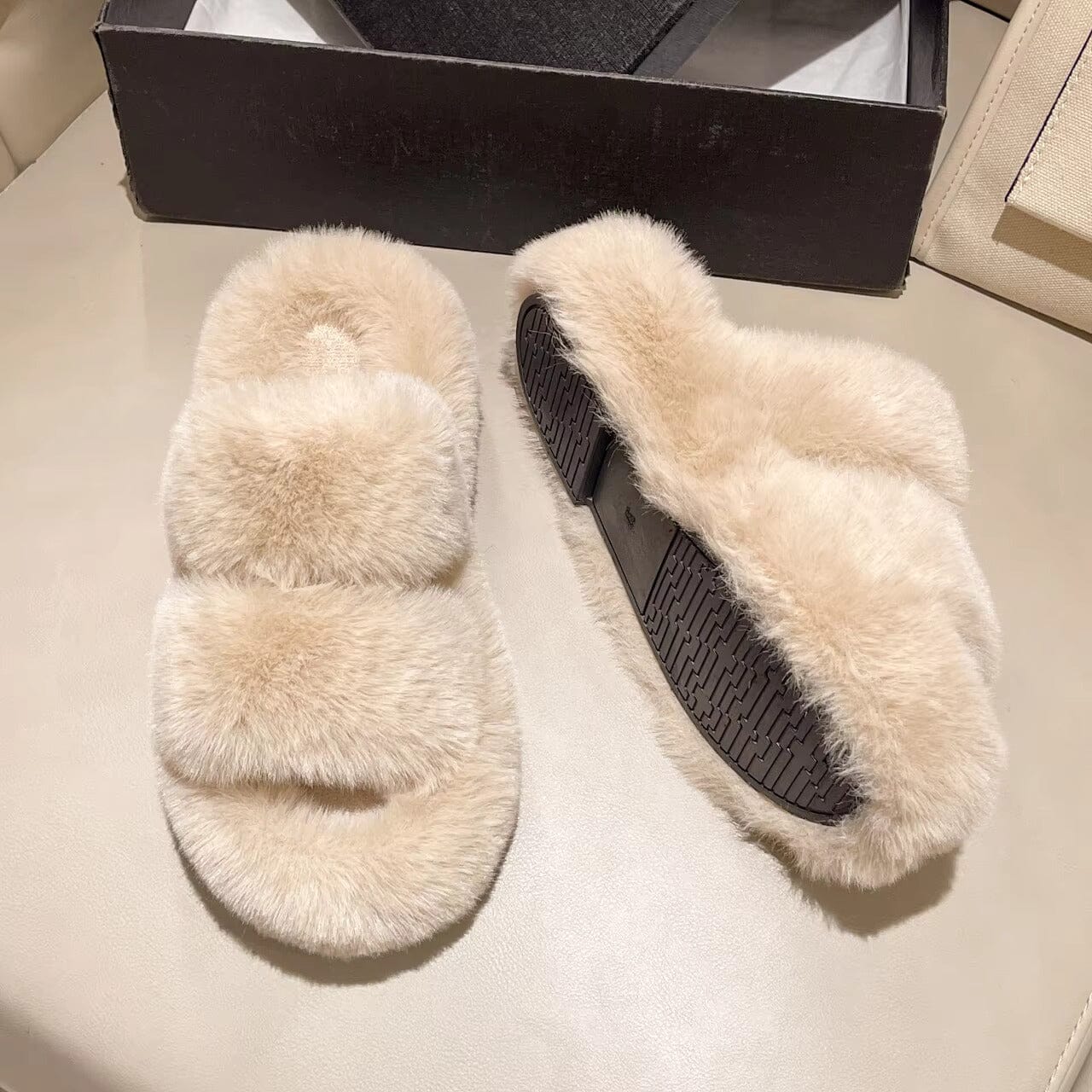Winter Fluffy Slippers - Fluffiga varma tofflor med sula, Mysiga Tofflor för Vinterkvällar - Dossify