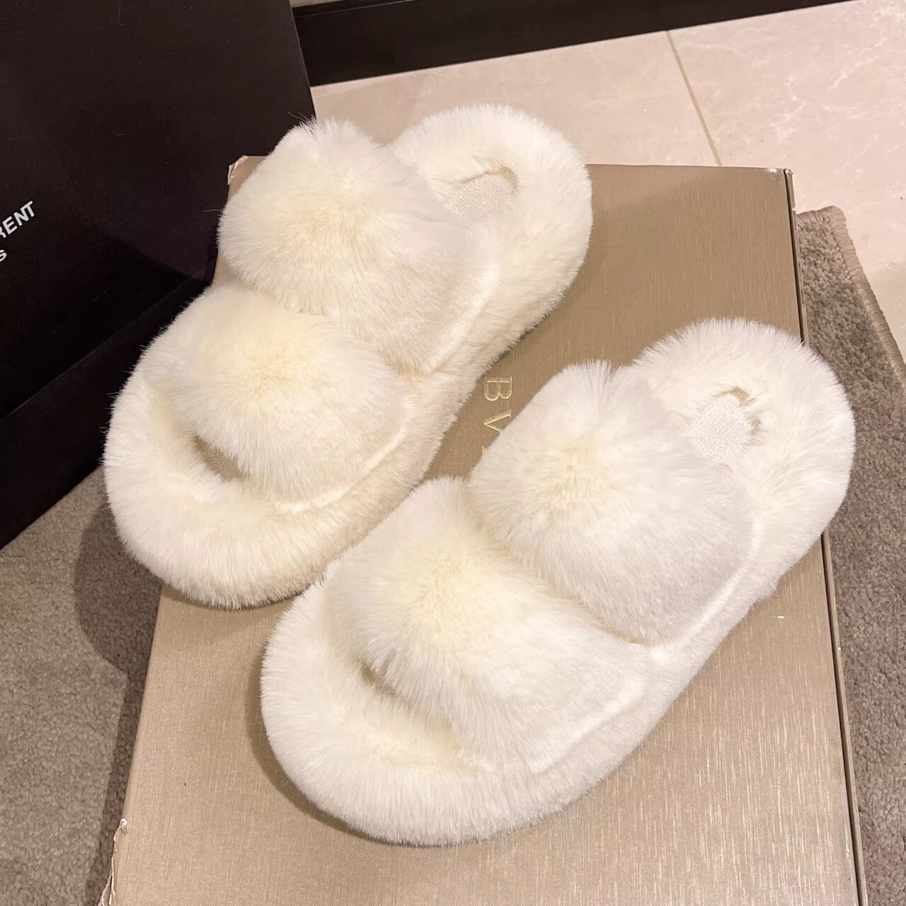 Winter Fluffy Slippers - Fluffiga varma tofflor med sula, Mysiga Tofflor för Vinterkvällar - Dossify