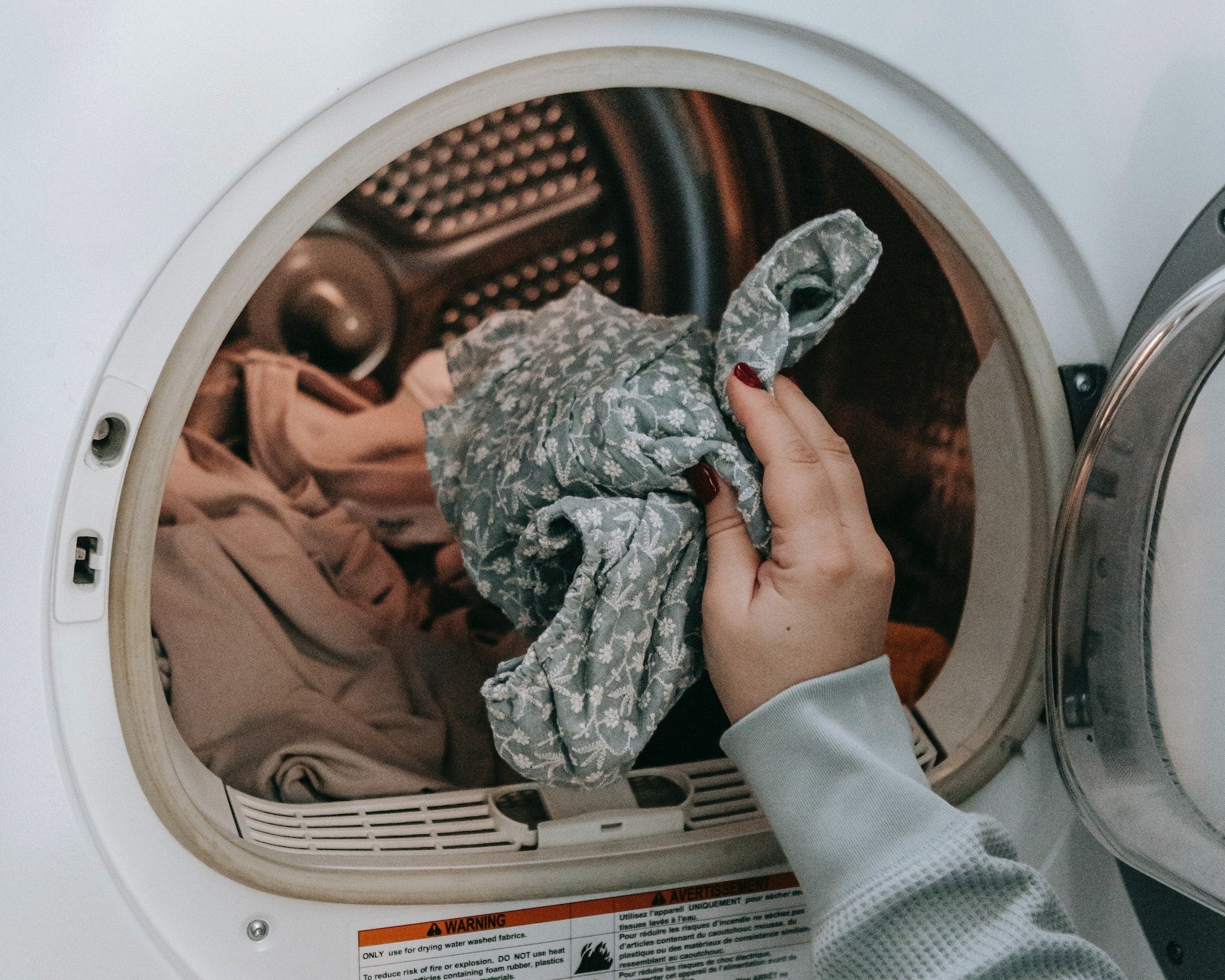 Hur man tar bort hår från kläder i tvättmaskinen på ett effektivt sätt