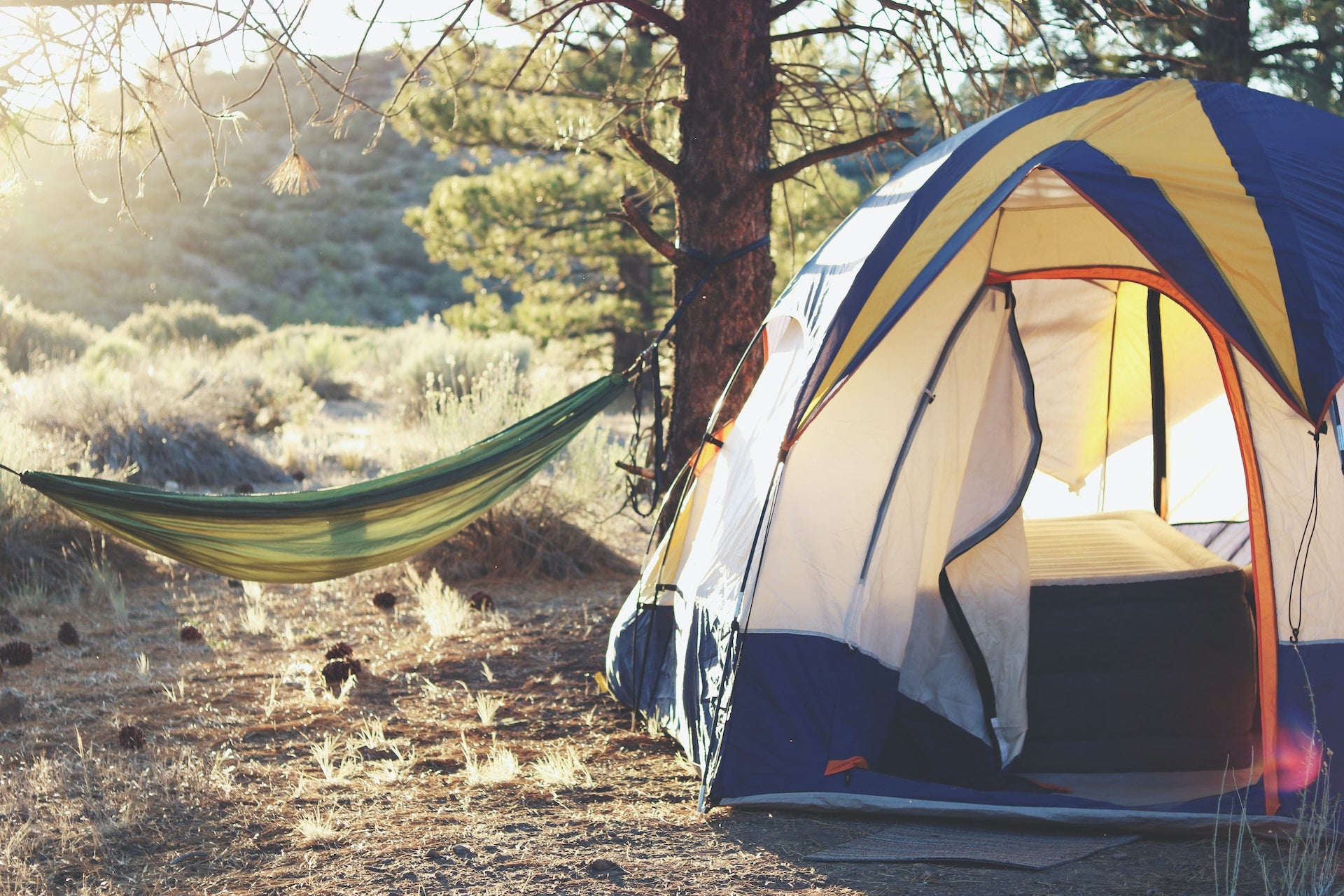 Upptäck Smarta Campingprylar för Bättre Äventyr