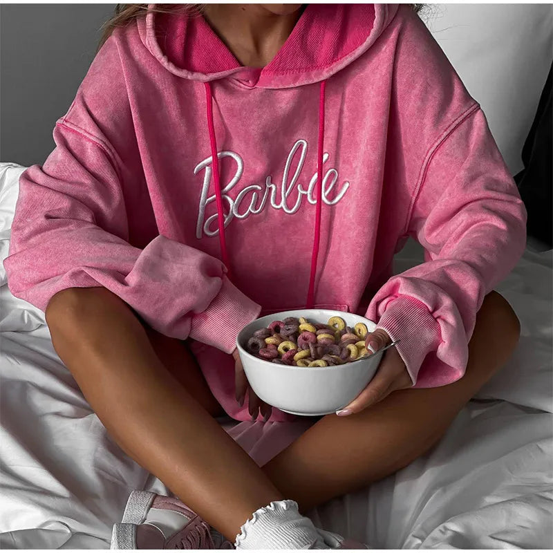 HotBarbie® | Tvättad tröja med broderad bokstav - Dossify