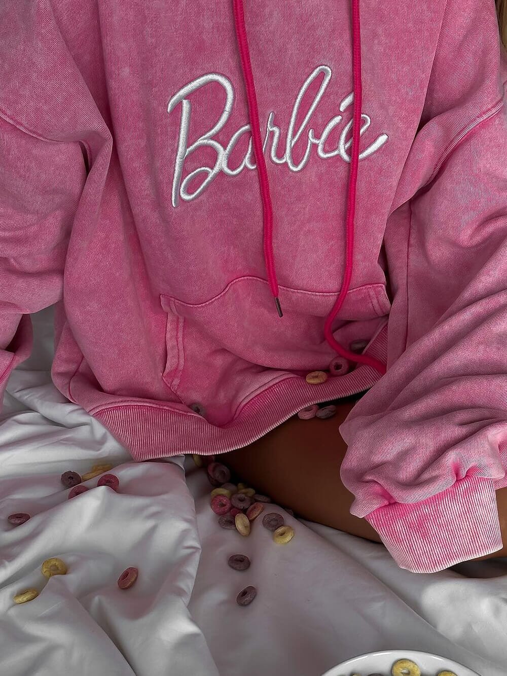 HotBarbie® | Tvättad tröja med broderad bokstav - Dossify