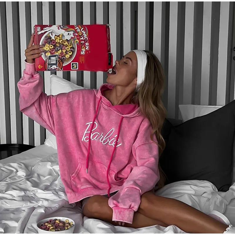 HotBarbie® | Tvättad tröja med broderad bokstav - Dossify