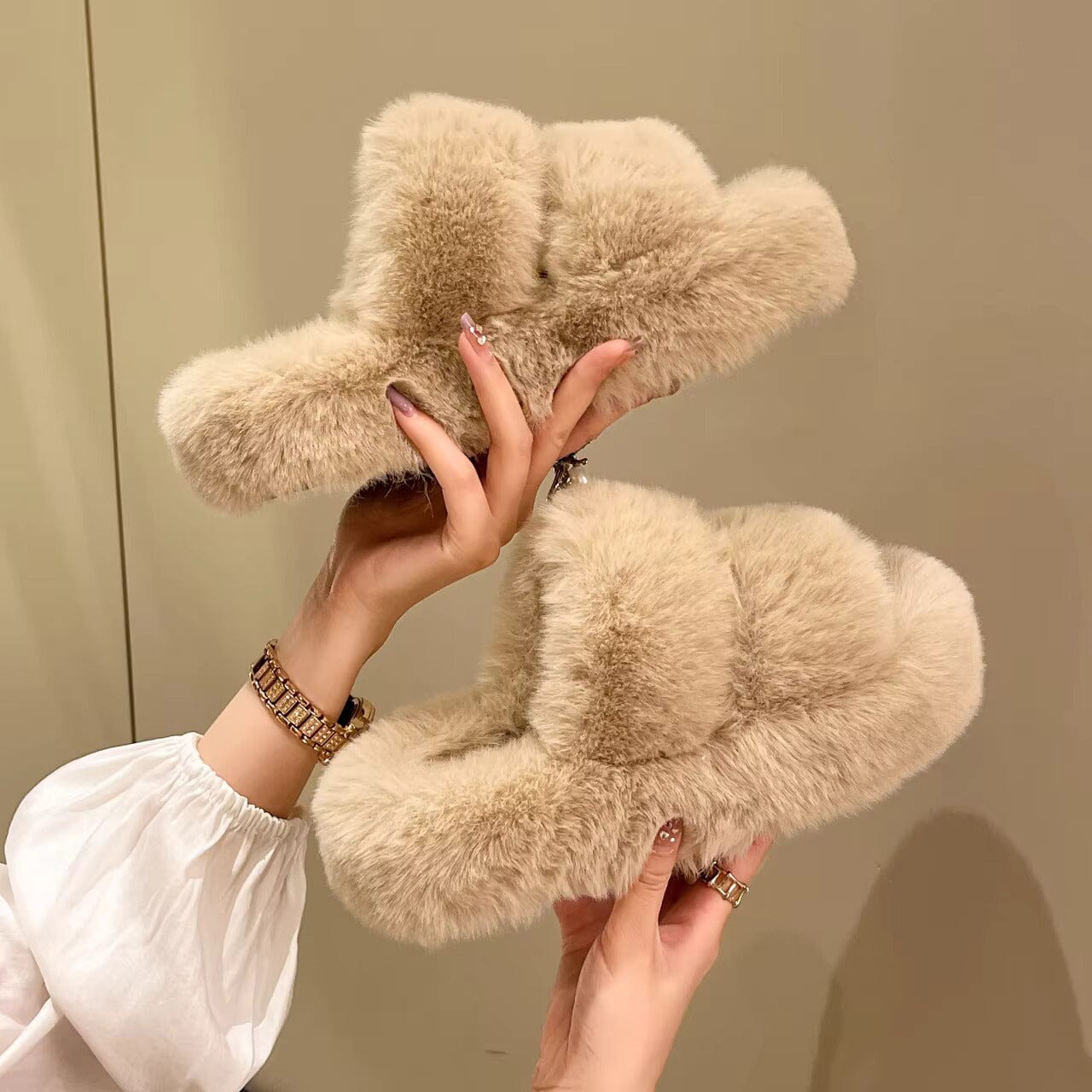 Winter Fluffy Slippers - Fluffiga varma tofflor med sula, Mysiga Tofflor för Vinterkvällar - Dossify